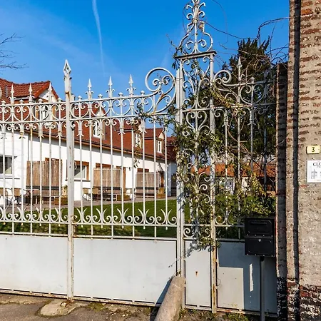 Clos 1736 - Le Mahon بيت للعطل Verton